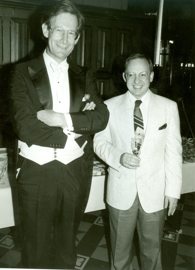 Fotografie ohn Eliot Gardiner (links) mit seinem Nachfolger Nicholas McGegan